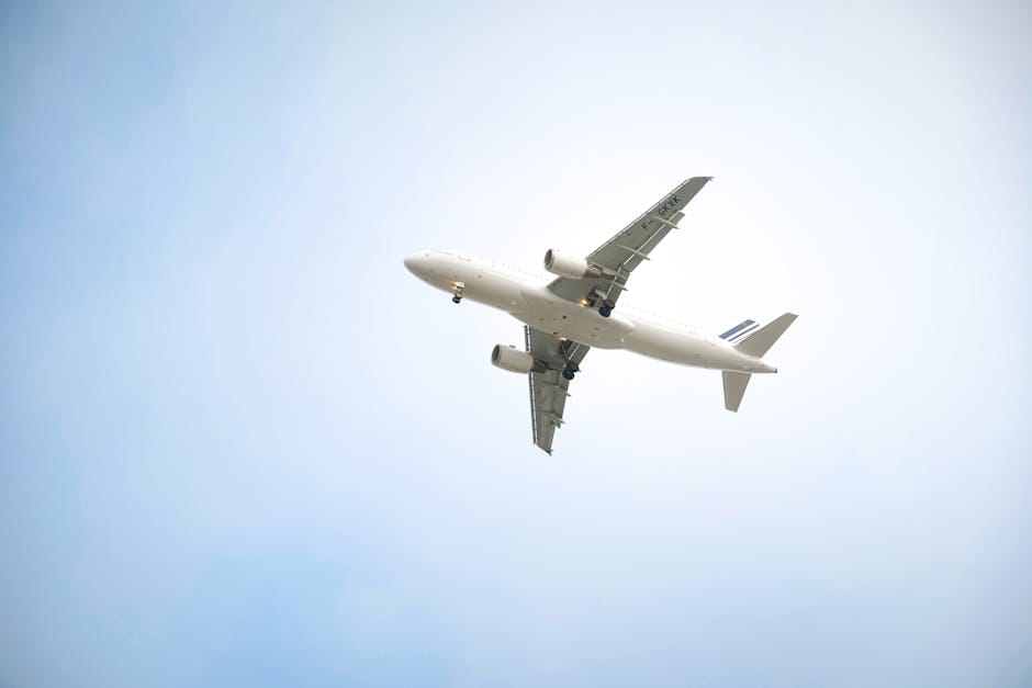 Carte cadeau voyage Selectour avec des destinations exotiques en arrière-plan