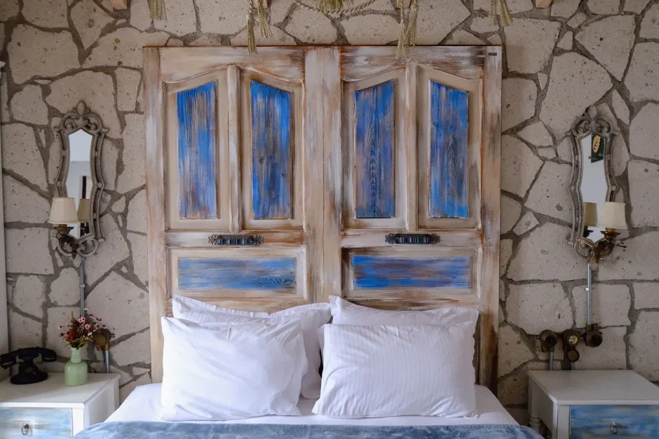 Différents styles de têtes de lit en bois pour chambre moderne et traditionnelle